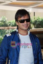 Vivek Oberoi at Prince film photo shoot in Sun N Sand on 17th March 2010 (10).JPG